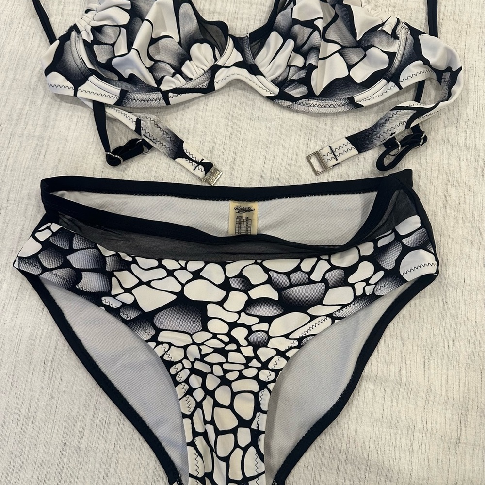 Modern Black and White Geometric Bikini